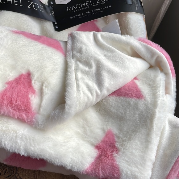🎉HP🎉🌲RACHEL ZOE Soft, plush oversized Holiday Faux Fur Throw🌲NWT🌲 - Picture 11 of 13